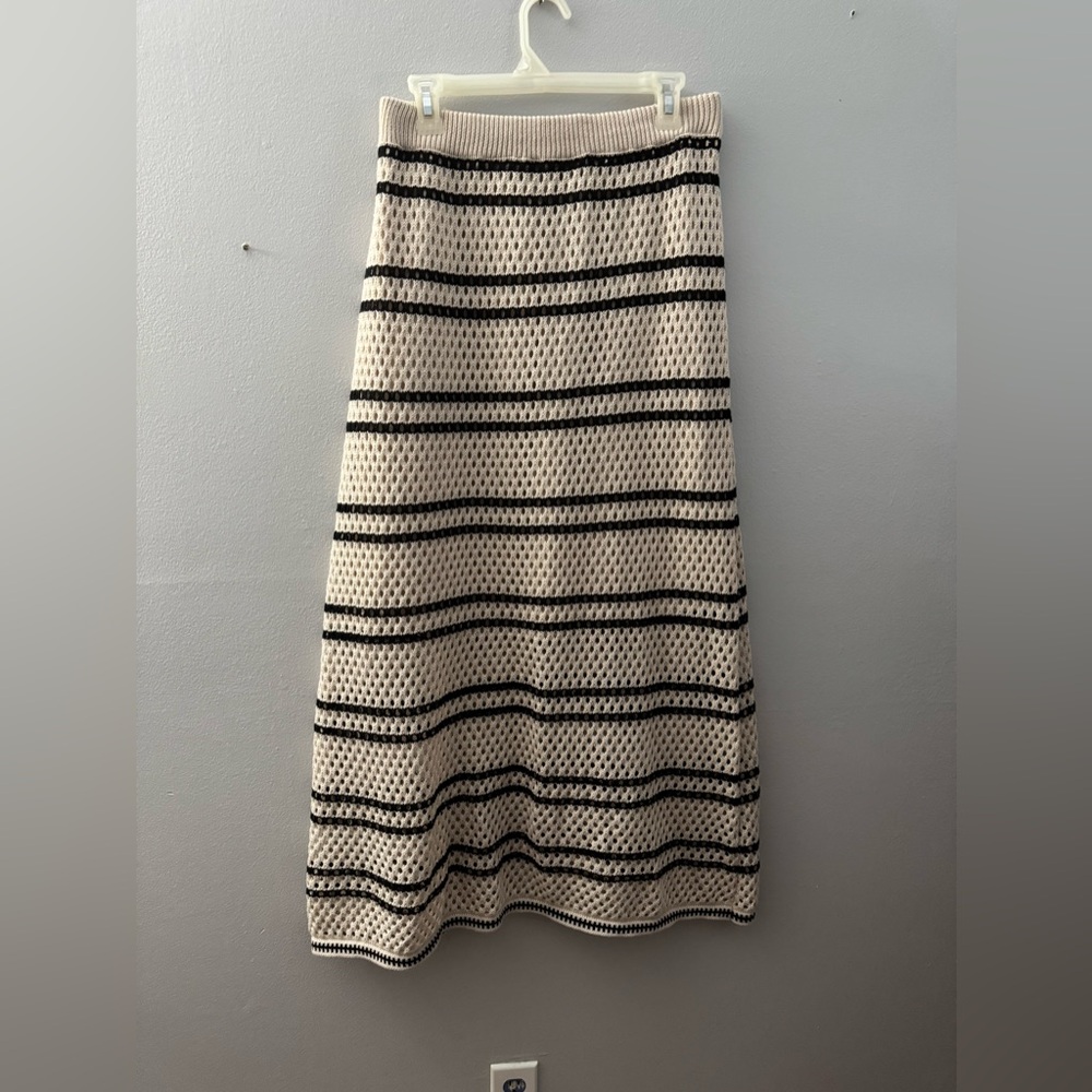 Solitaire Black and Cream Patterned Maxi Skirt‎